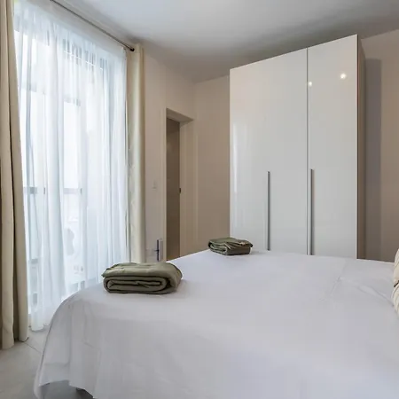 Restful Retreat Modern Apartment&large Spaces