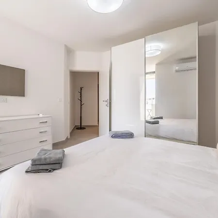 Restful Retreat Modern & Large Spaces * Msida