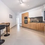 Restful Retreat Modern & Large Spaces דירה מסידה