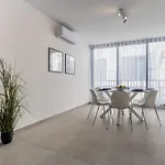 Restful Retreat Modern & Large Spaces * מסידה