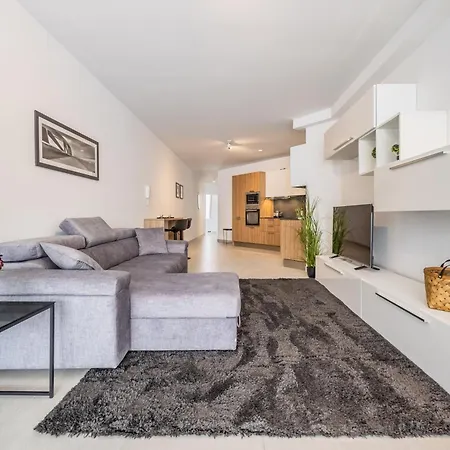 Restful Retreat Modern Apartment&large Spaces Apartament