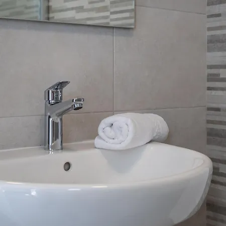 Restful Retreat Modern & Large Spaces ムサイダ