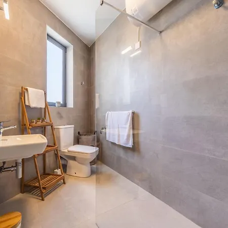 Restful Retreat Modern & Large Spaces アパート