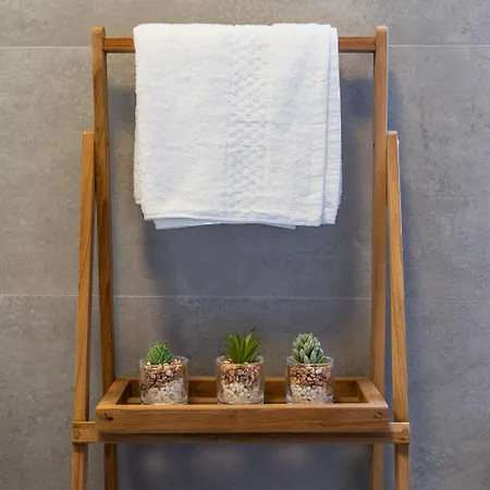 Restful Retreat Modern & Large Spaces ムサイダ