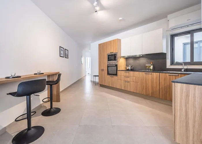 Restful Retreat Modern & Large Spaces דירה מסידה