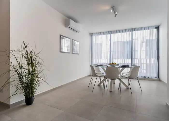 Restful Retreat Modern & Large Spaces * מסידה